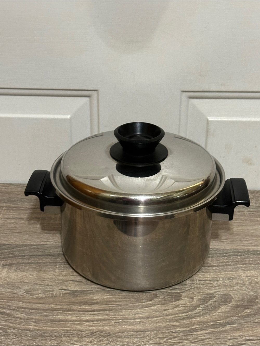 ROYAL QUEEN 3 PLY MULTI-CORE STAINLESS STEEL 3 QT. PAN WITH LID